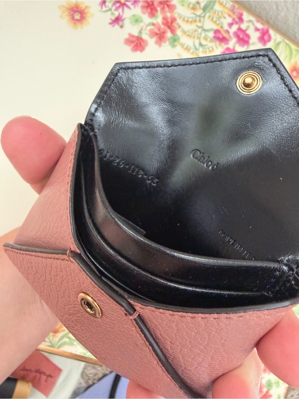 Chloé ENVELOPE CARD HOLDER IN GRAINED LEATHER - Picture 8 of 9